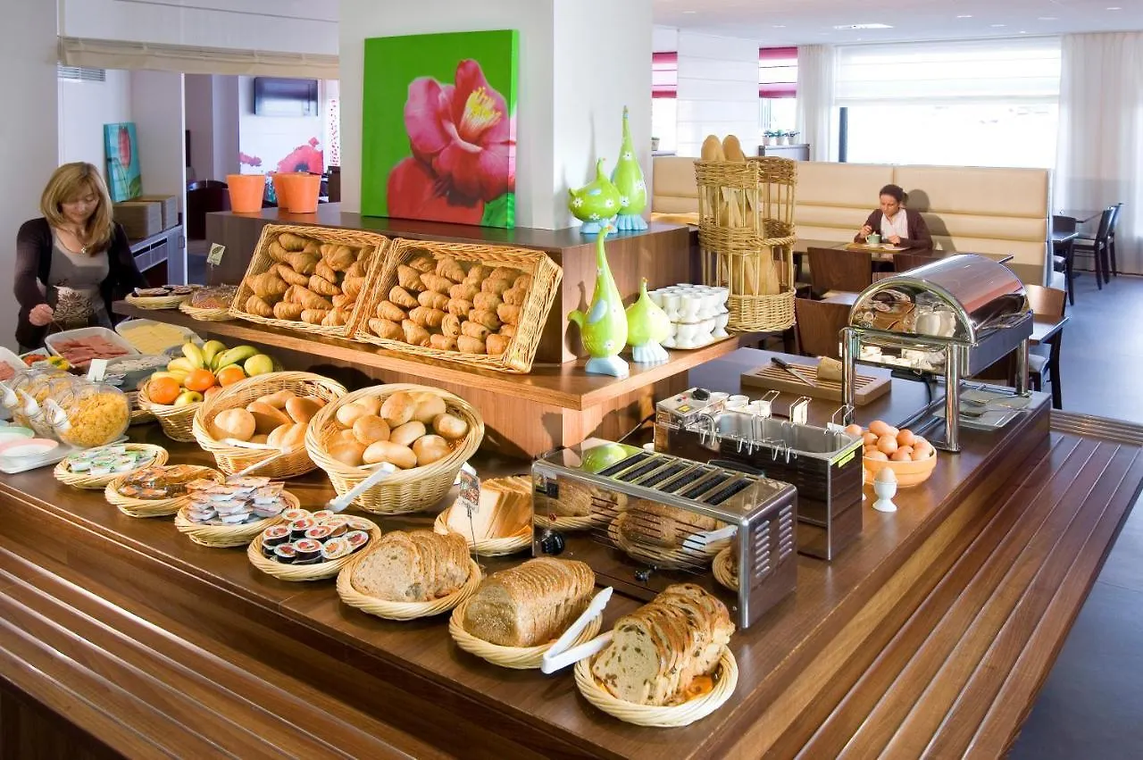 Ibis Antwerpen Centrum Антверпен